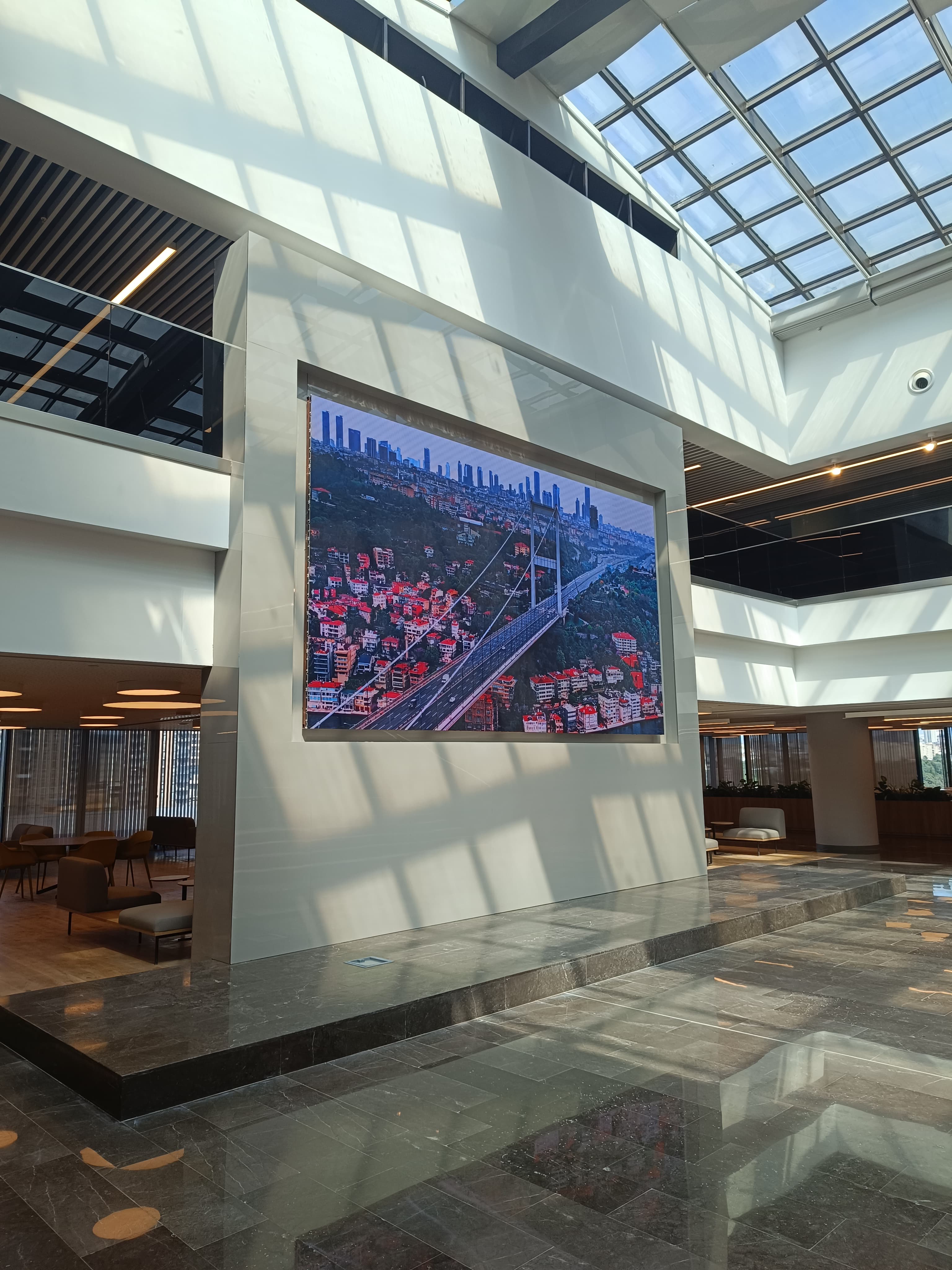 AVM Atrium LED Ekran Projesi AVM Atrium LED Ekran Projesi