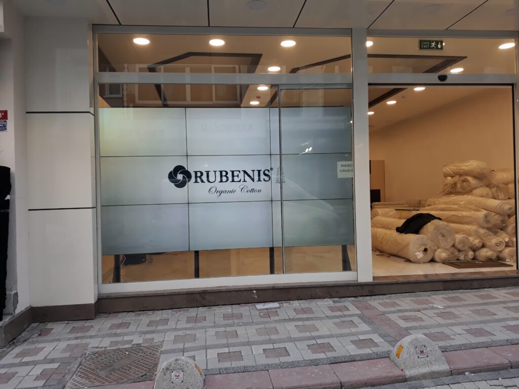 Rubenis - 3x3 Video wall örneği