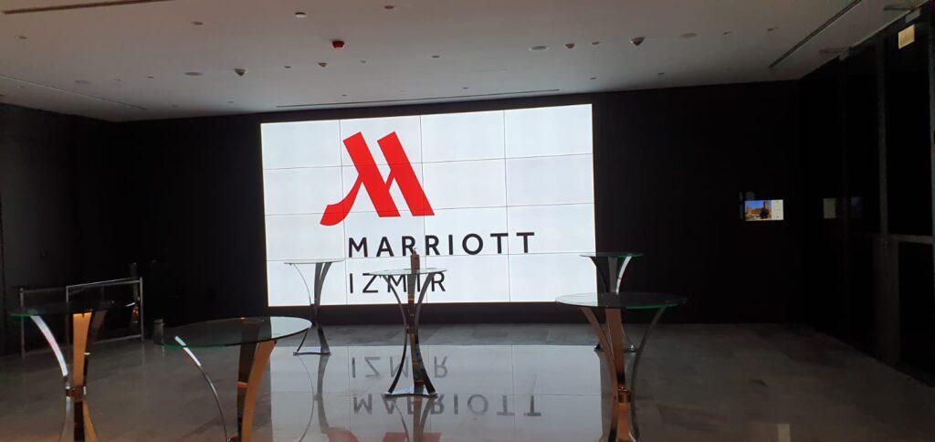 Marriott izmir - 4x4 Video wall örneği